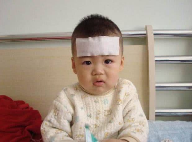 「孩子」3个时间也别喂娃喝水，伤脾胃，很多家长不知道宁可让孩子渴着