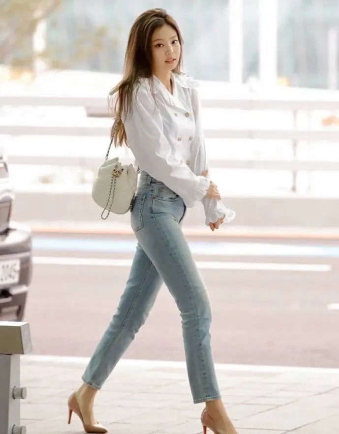 牛仔裤显瘦高腰梨形身材小个子 25cb064a775649839a61ad99fb12ecdf.jpeg