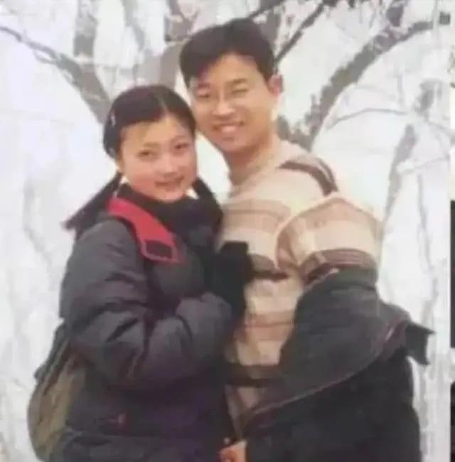 王迅老实人设崩塌：弃发妻娶小18岁嫩女，今发妻