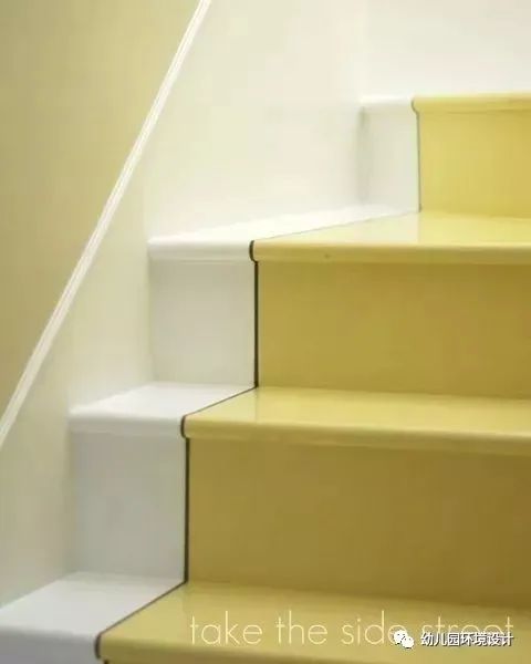 楼梯踏步应采用防滑材料; 幼儿使用的楼梯不应采用扇形,螺旋形踏步
