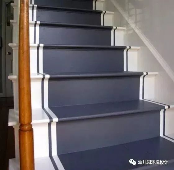 楼梯踏步应采用防滑材料; 幼儿使用的楼梯不应采用扇形,螺旋形踏步