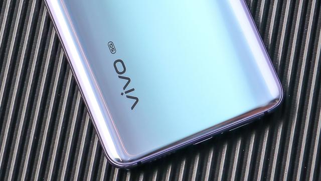 不只是进入全球手机市场TOP5！连新华网都为viv