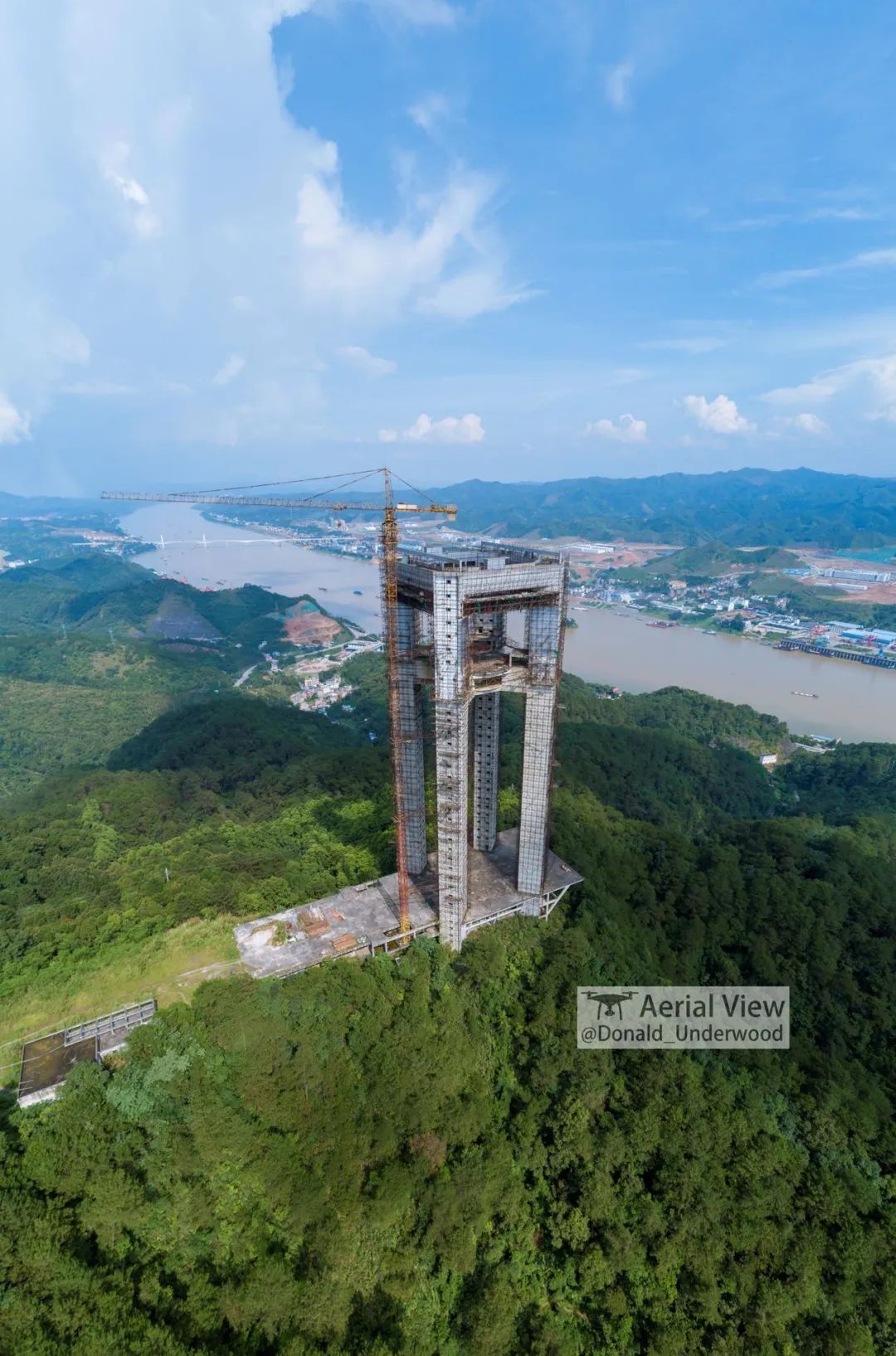 梧州未来网红地标西江明珠塔续建招标了钻石球体和夜景亮化需在2020年