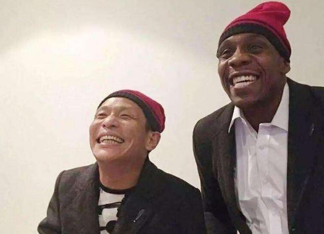 沃爾沃克：詹姆斯神似張震岳，NBA球員大撞臉！沃爾沃克如親兄弟一般