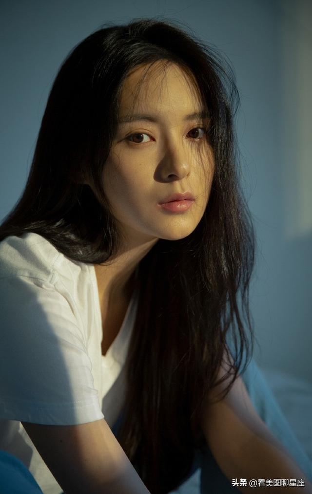孙安可清冷文艺写真图片集,精致的五官,让人不得不爱