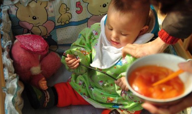 【宝宝】伤脾胃又积食，难怪孩子不长个宝宝求放过！这3种辅食别再喂了