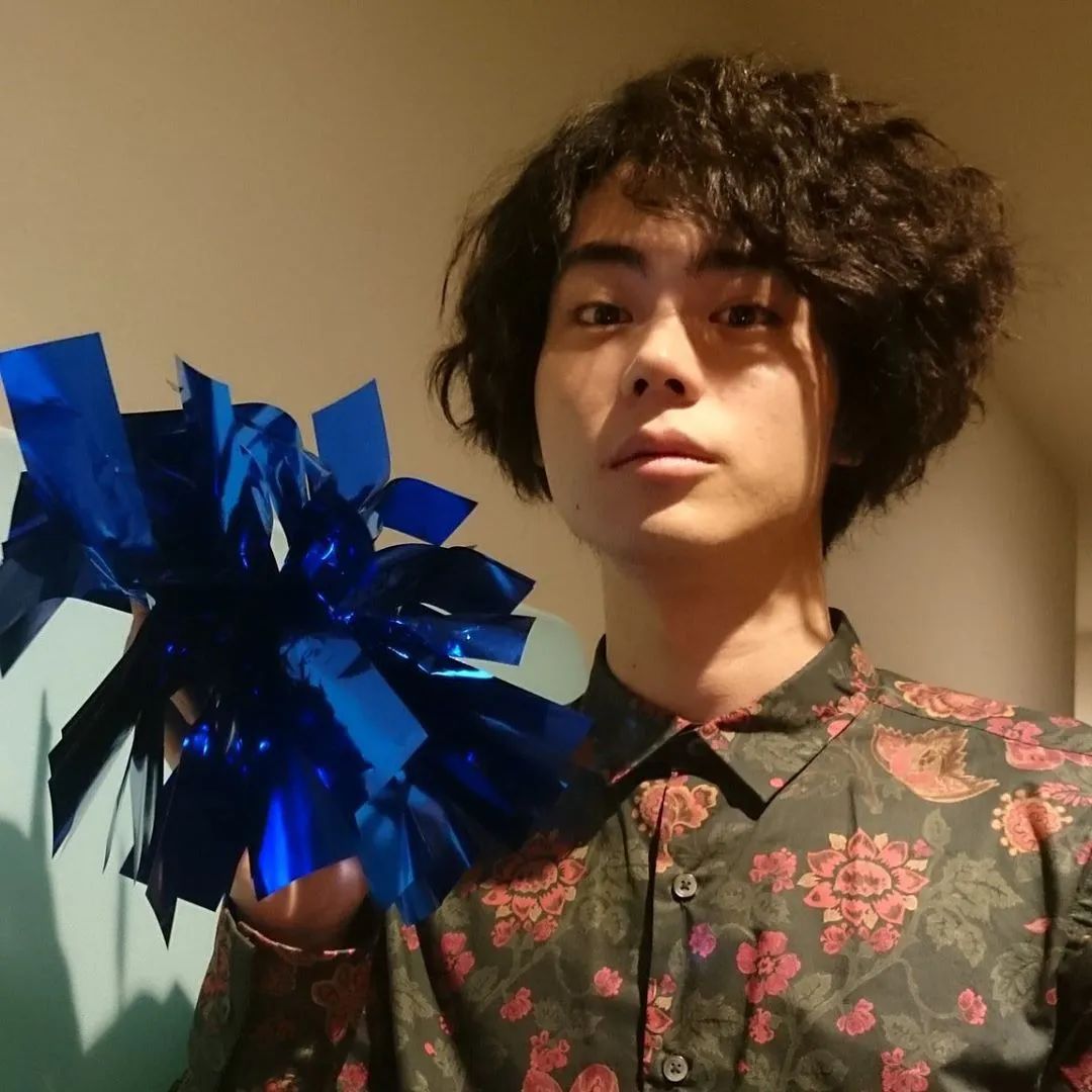 日本私服最时尚男星菅田将晖都怎么搭男生复古风最强穿搭指南