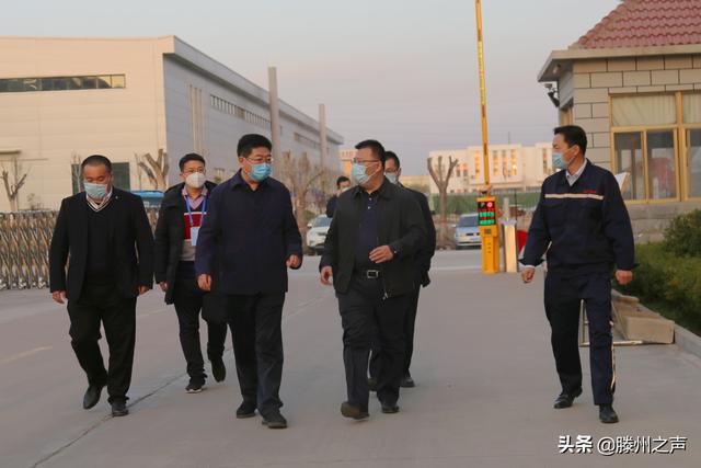 何洪超陪同省选派干部深入荆河街道辖区企业开展"四进"攻坚行动