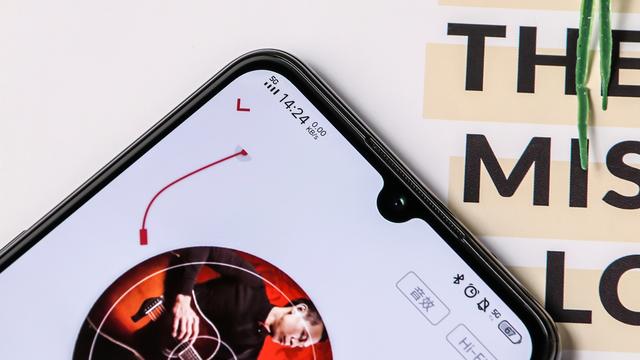 不只是进入全球手机市场TOP5！连新华网都为viv