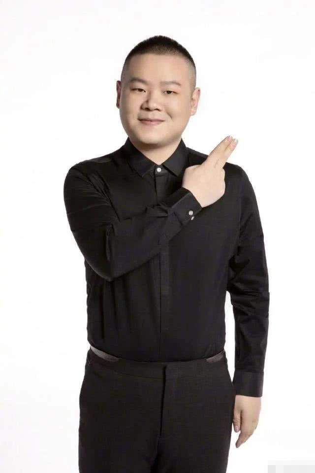 岳云鹏晒帅照庆35岁生日，老婆拆台生日日期都搞