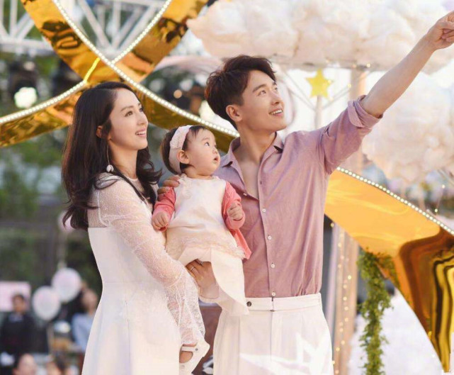 激动！高云翔听到宣判后朝台下比“耶”，出门