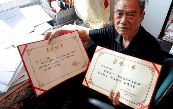 从教30年,农村教师颁发荣誉证书?不如来些实在的