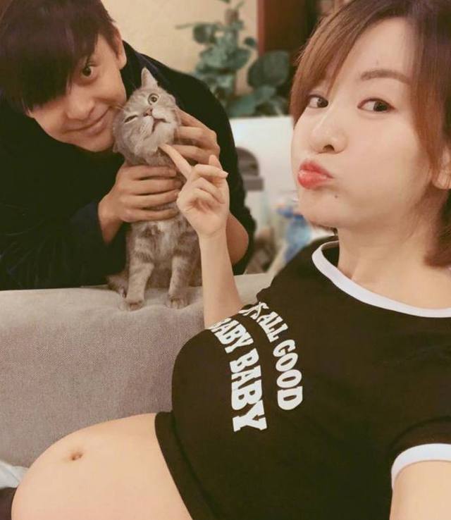 “小燕子”怀孕了！李佳航微博晒孕肚，网友：