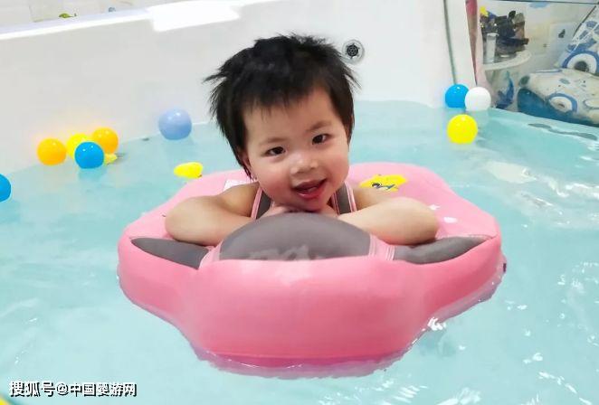 『婴幼儿』也是亲子关系提升的好方式婴幼儿游泳是自身的需要
