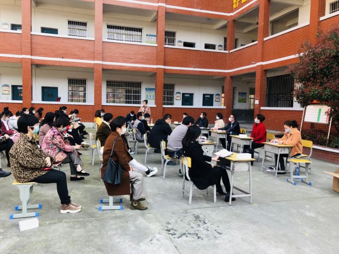 南林小学:召开教职工会议,部署开学复课疫情防控工作