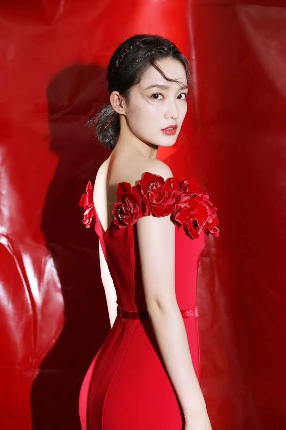 看完这些女神微卷短发,好想换个发型,再化个妆!