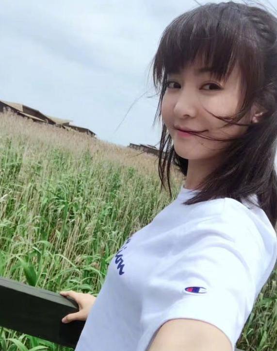 “小燕子”怀孕了！李佳航微博晒孕肚，网友：
