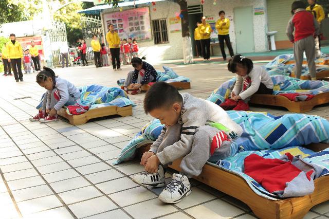 【孩子】3个迹象很扎眼，专家：父母抓住2个足够孩子到了长高“加速期”