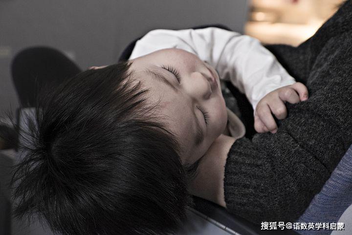 『习惯』孩子睡觉究竟能不能开灯