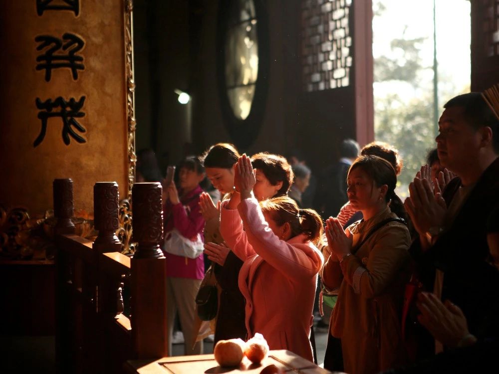 记住了！烧香拜佛时，记得要跟佛菩萨说这两个字