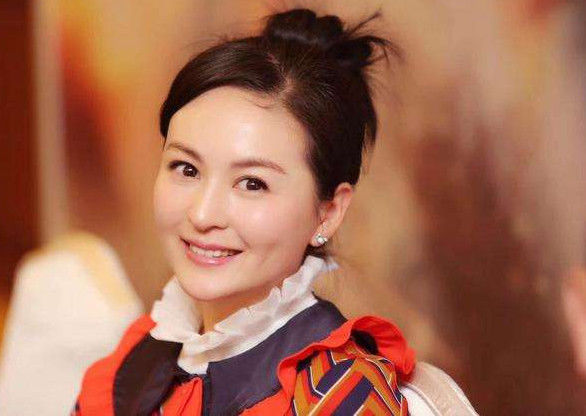 出道25年无绯闻，被富豪猛追10年才如愿，今39岁