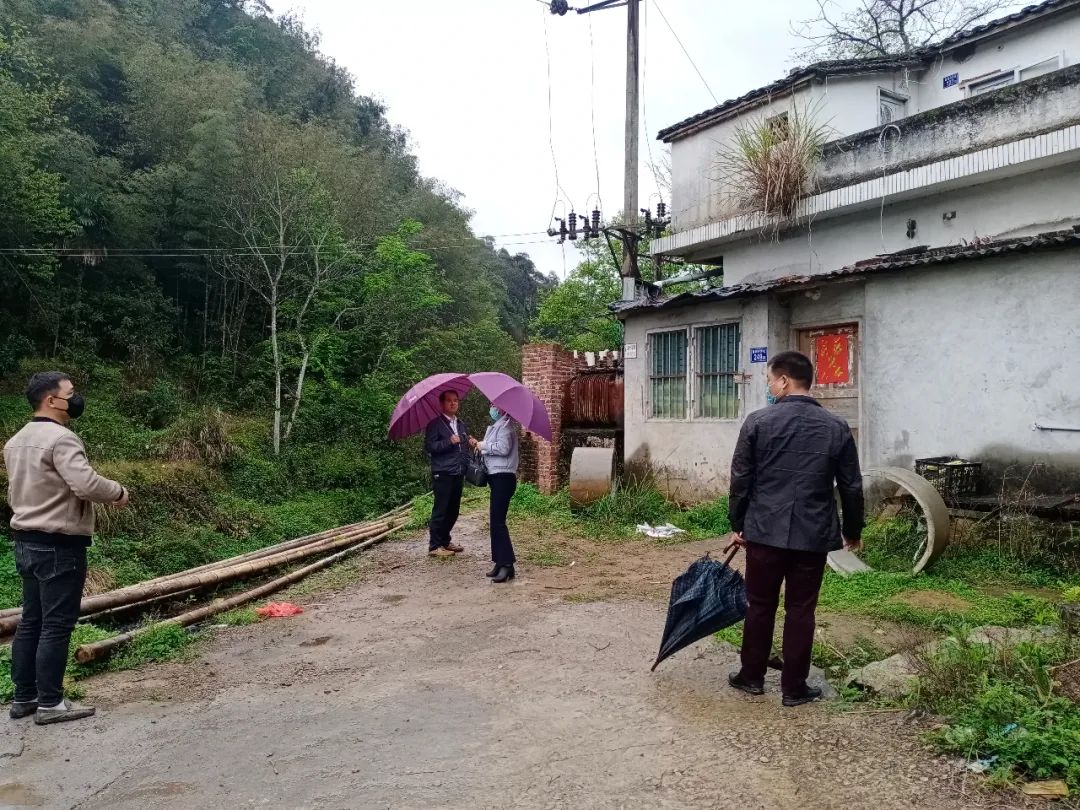 县统战部,民宗局领导到九峰镇民宗活动场所进行安全检查.