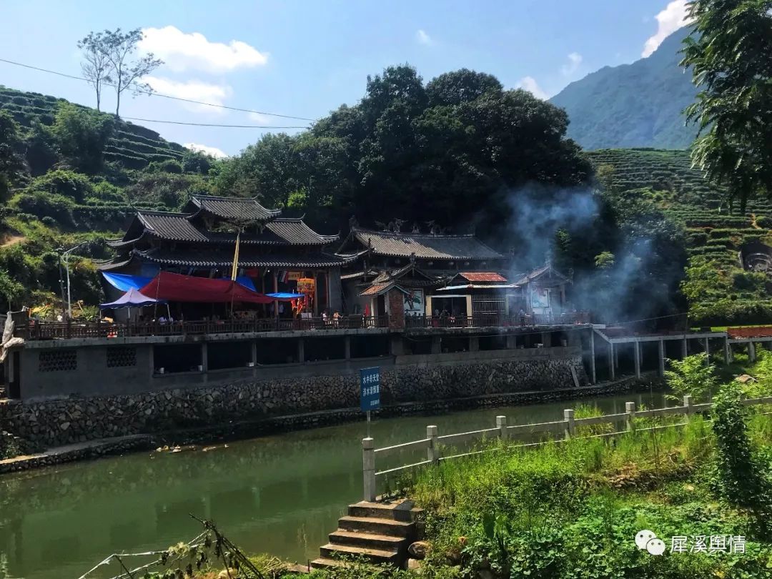 请欣赏犀溪村老支书叶其松为犀溪文化古迹及旅游景点撰写的对联