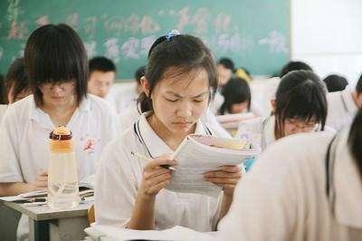 这一考试时间推迟，考生们很庆幸，高考推迟的可能性加大了（最新发布）