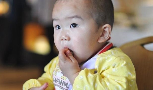 「孩子」容易让娃免疫力“半瘫”，家长别忽视劝告：少给孩子吃“一物”