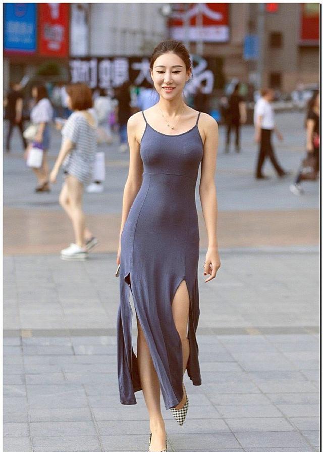 这种身材不错的小美女,其实很受男生欢迎,可爱而不失性感.
