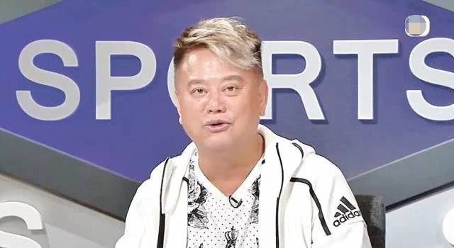 69岁陈百祥从曼谷飞香港,不戴口罩大声说话口沫