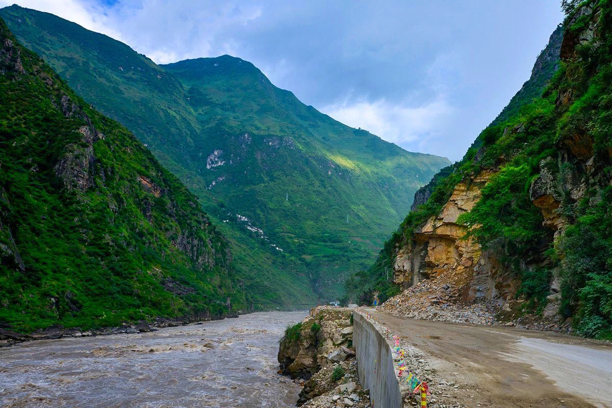 云南300公里美丽公路终于通车怒江大峡谷300公里绝色风景要藏不住了