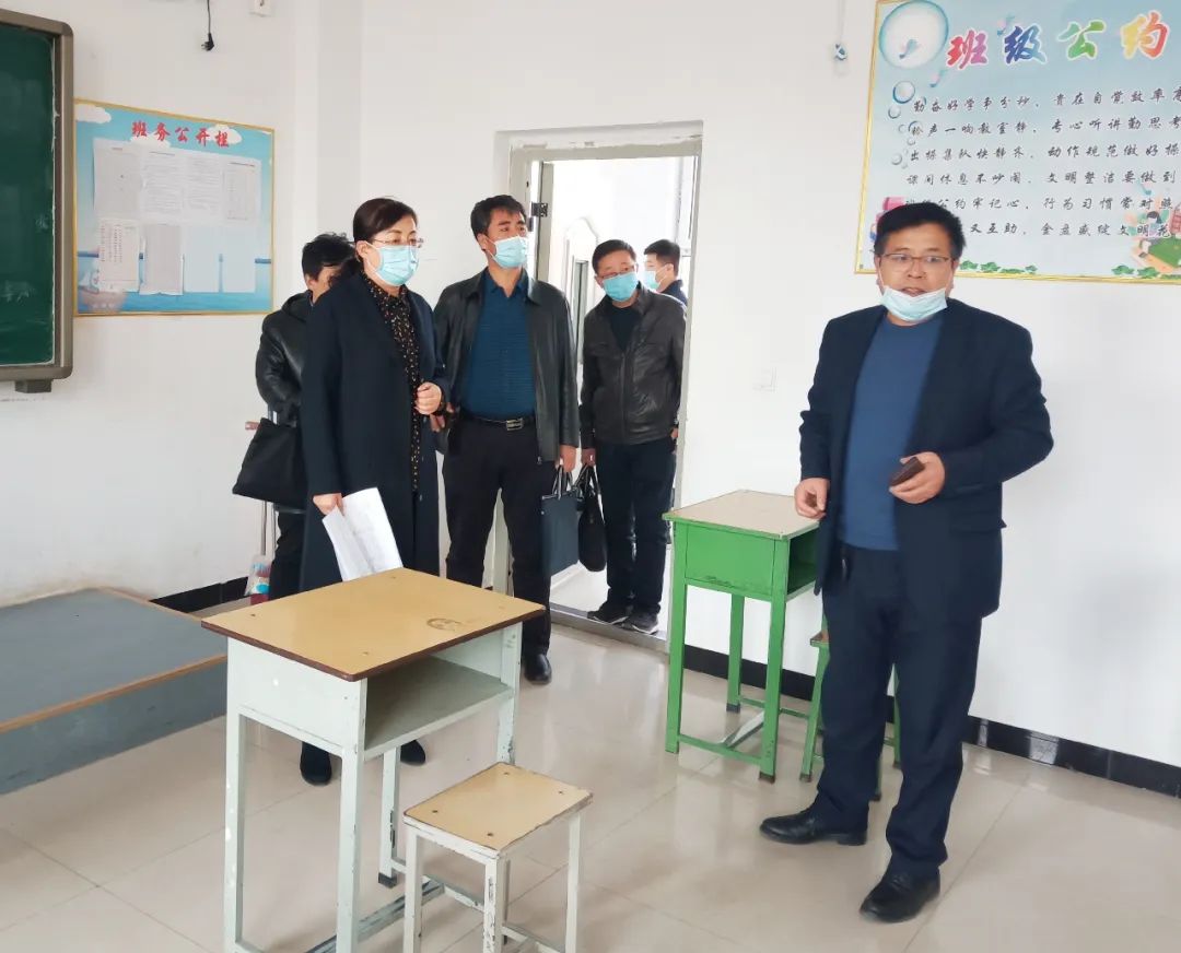 县领导张改玲检查指导高三年级开学准备工作