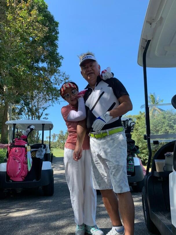 69岁陈百祥从曼谷飞香港,不戴口罩大声说话口沫