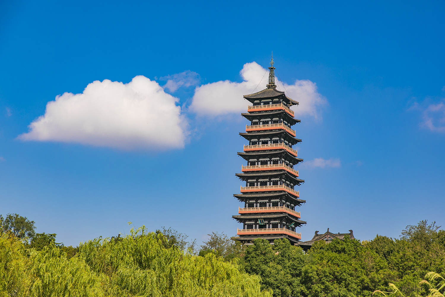 扬州五月也很美，最经典旅游线路推荐，看湖光山色，花木扶疏