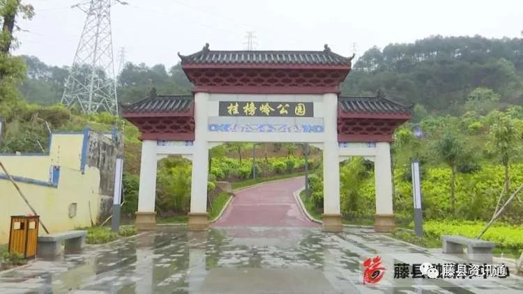 学生 覃振明:以前没有开发的时候都是坑坑洼洼的,现在改造之后变得很