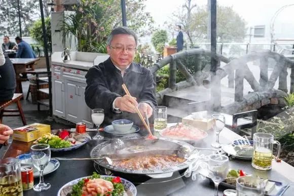 11省各级领导带头"下馆子",你也敢出去吃饭了吧
