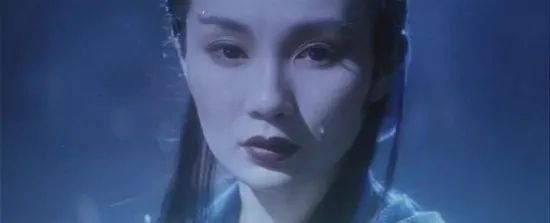 早在90年代,李嘉欣就在影视作品中完美诠释了什么叫做"仙女式哭泣",美