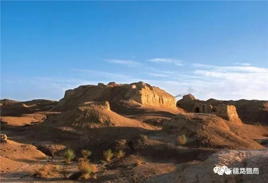 七个星佛寺遗址位于焉耆县城西部七个星乡的霍拉山山暗地带.