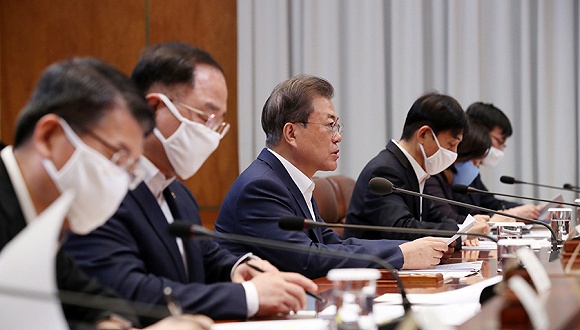 韩国日新增病例反弹：抗疫成效初显，但“战线