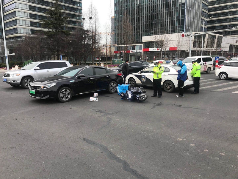 逆行闯红灯不减速青岛交警通报五起摩托车电动车货车交通事故