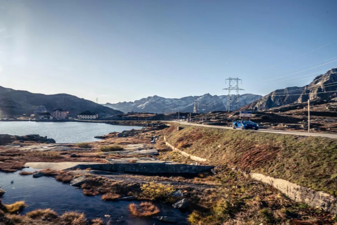 兰博基尼:“有辆SVJ缺司机,给你们开走呗!”