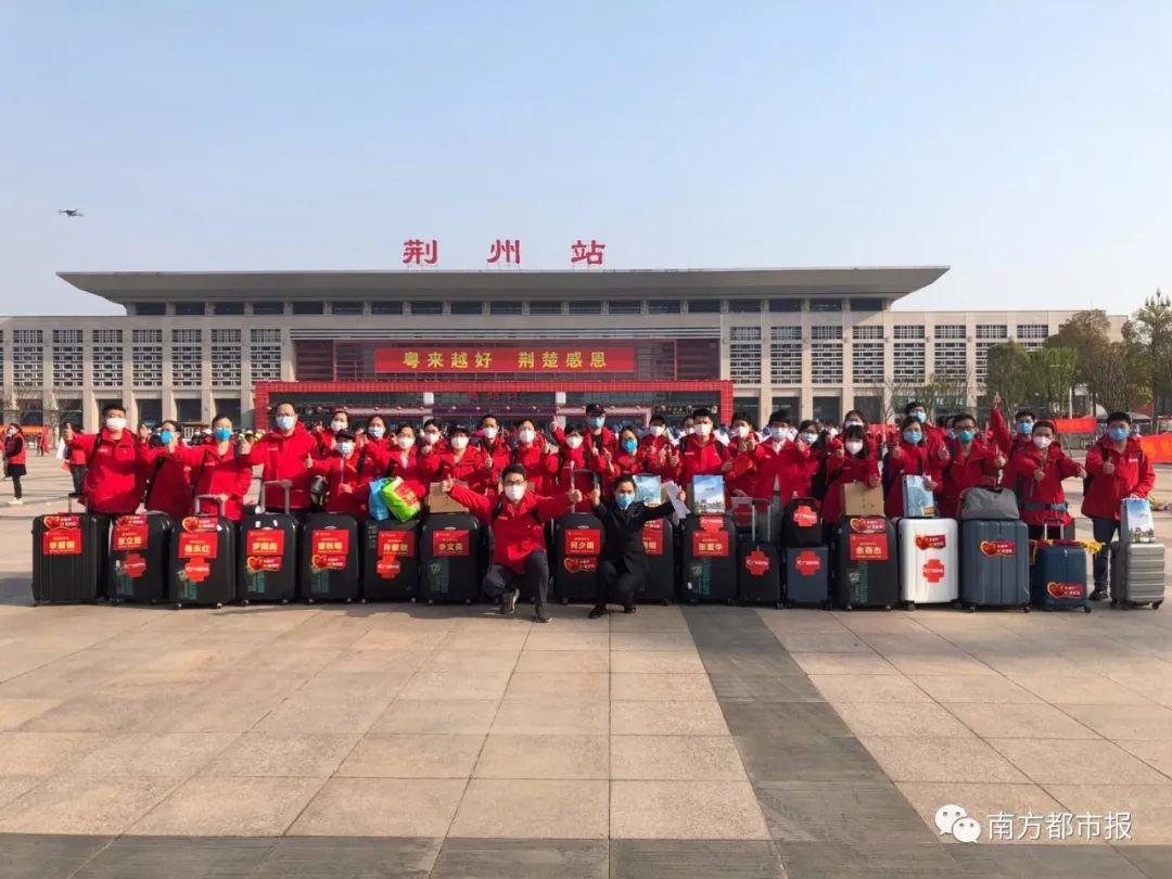 千名广东英雄今早回家！两首粤语歌震撼大合唱