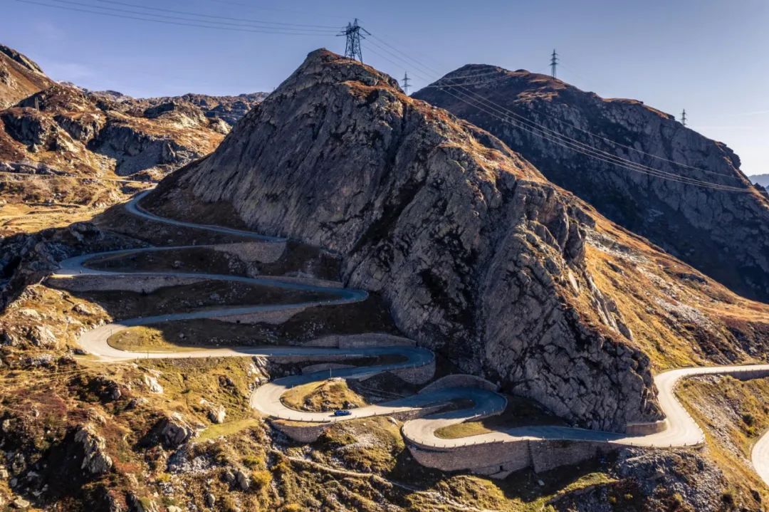 兰博基尼:“有辆SVJ缺司机,给你们开走呗!”