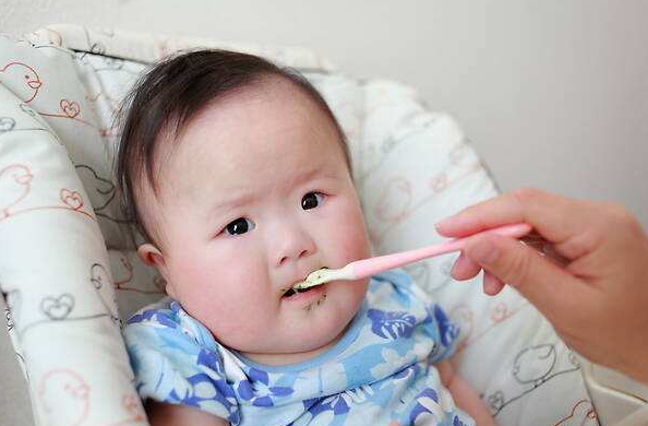 『孩子』3种食物宁可饿着也别吃，不然咳嗽脾虚，还难发育孩子睡前