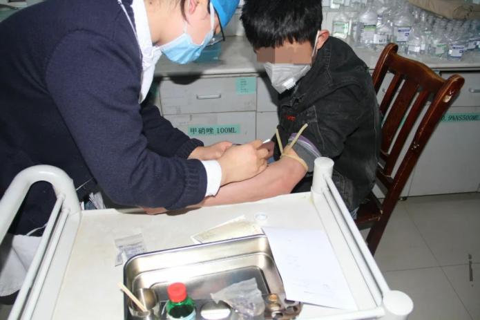 双胞胎哥哥醉驾追尾 “甩锅”弟弟     一句“是