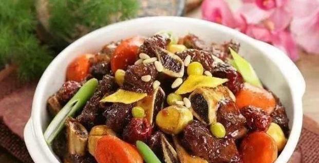 原创美食精选: 毛豆芋艿 ,萝卜干炒腊肉,红烧牛排,芋艿酥排骨的做法