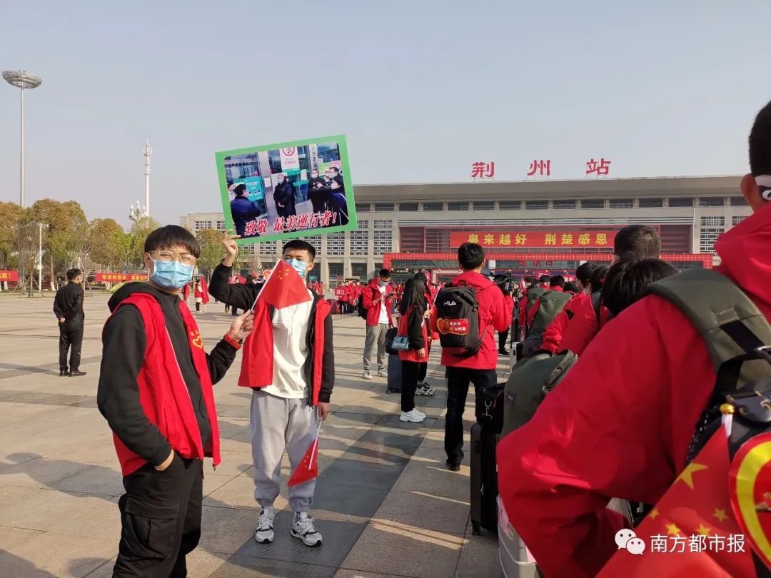 千名广东英雄今早回家！两首粤语歌震撼大合唱