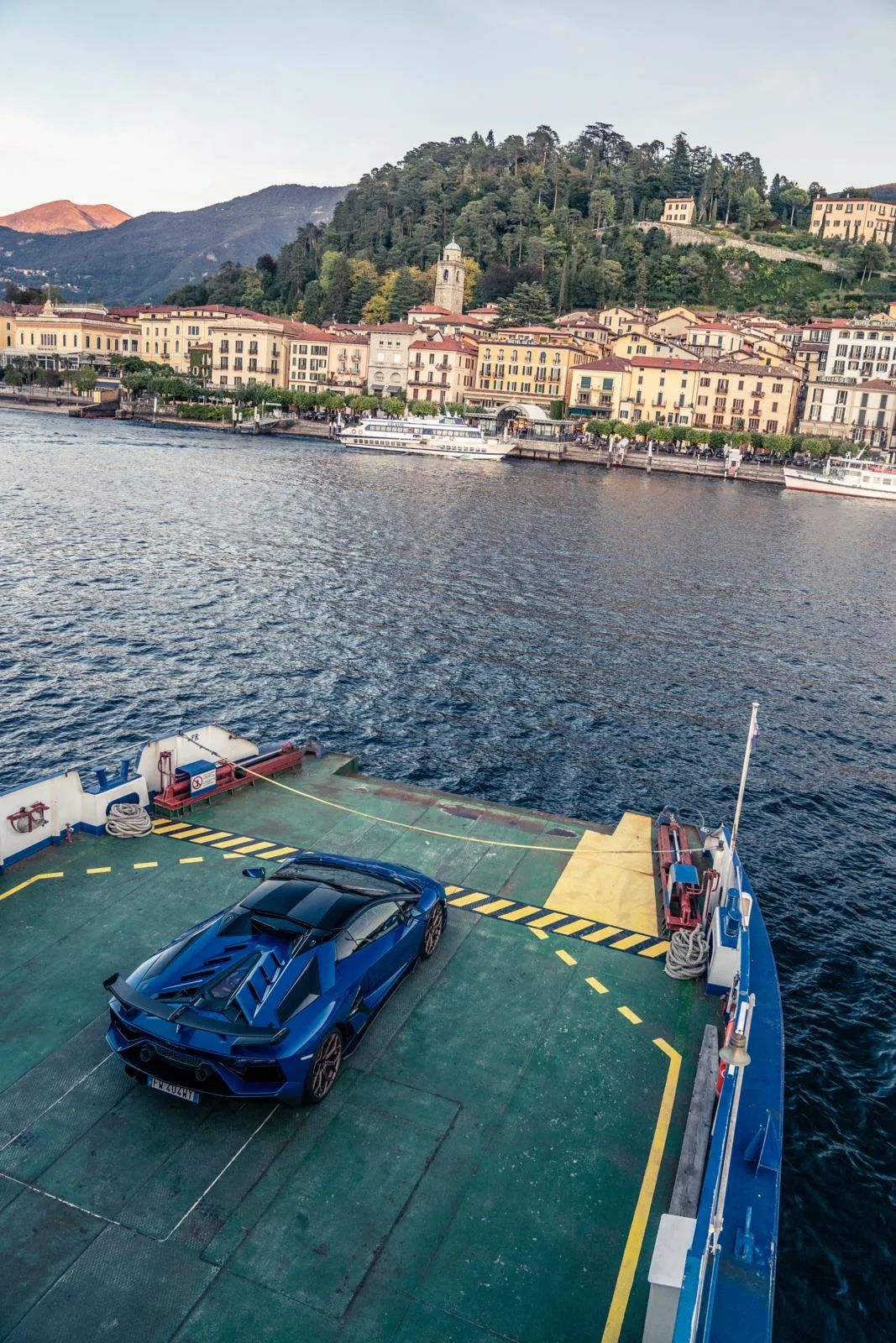 兰博基尼:“有辆SVJ缺司机,给你们开走呗!”