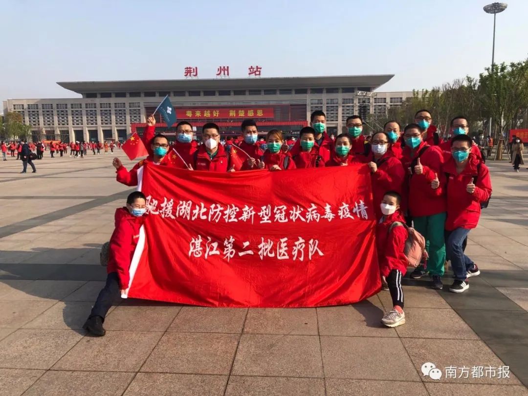千名广东英雄今早回家！两首粤语歌震撼大合唱